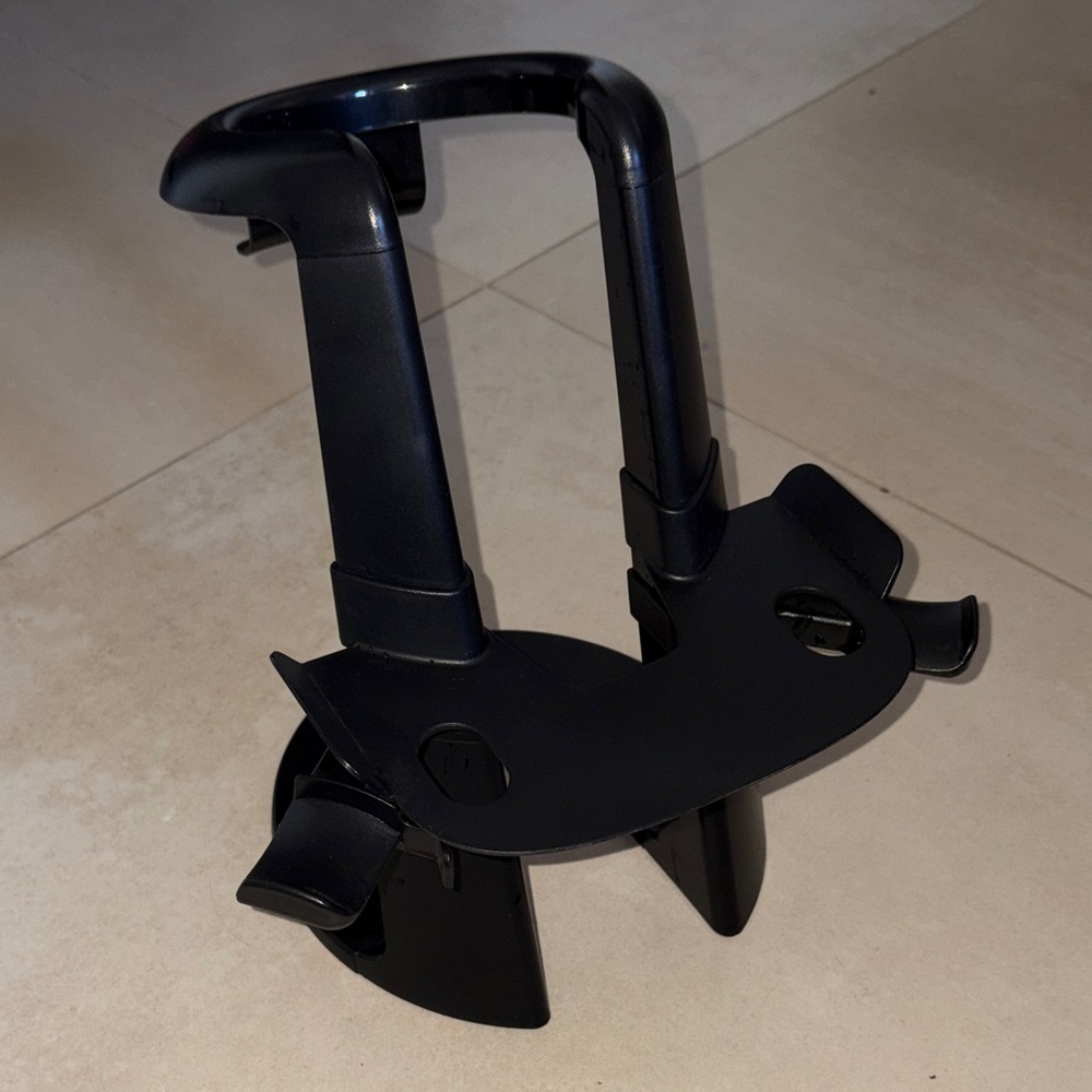 Vr Headset Holder Stand designed for Oculus Rift